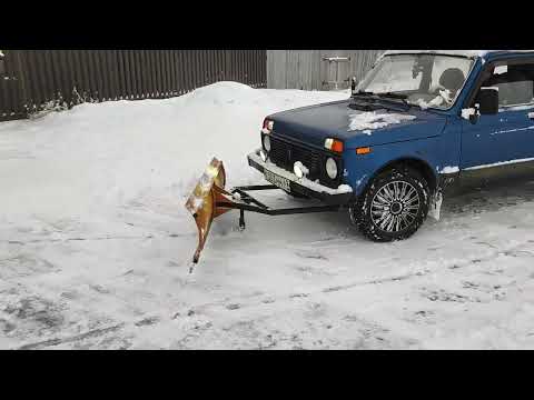 Видео: Установил отвал на Ниву. Нива стала грейдером.