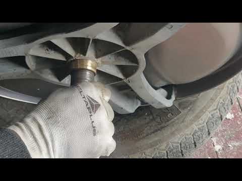 Видео: Замена подшипников в стиральной машине Electrolux 7 кг. Паяный бак.