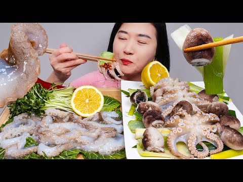 Видео: Сырой перепончатый осьминог + пропаренный перепончатый осьминог АСМР МУКБАНГ EATING SOUNDS