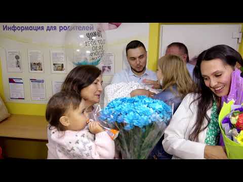 Видео: Самая трогательная выписка из роддома, Тимур