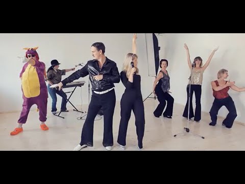 Видео: Поздравление выпускников школы №21 от их потрясающих родителей!