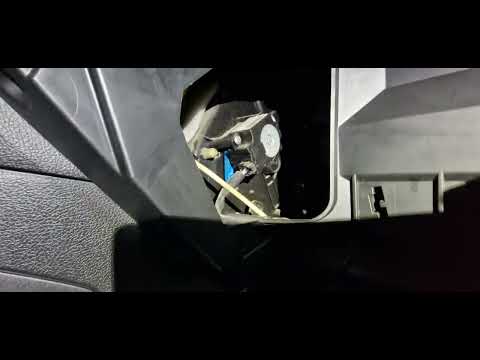 Видео: Печь плохо греет пассажирская сторона ( проблема не в сервоприводе) заслонки закрываются.Forester XT