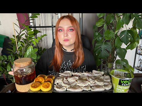 Видео: МУКБАНГ | Вареники с клубникой, тофники / сырники | Mukbang | Dumplings with strawberries | Vegan 🥟🍓