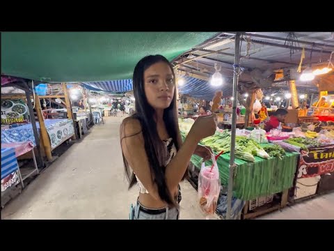 Видео: Позвал её на свидание на рынок 😉