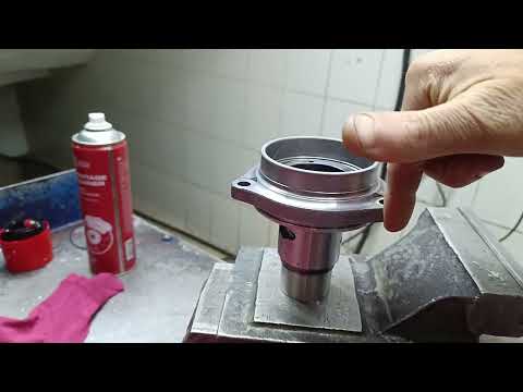 Видео: ВОССТАНОВЛЕНИЕ ПОДШИПНИКА НА ТОКАРНОМ. ПРИСПОСОБЛЕНИЕ