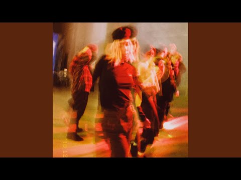 Видео: Первая любовь