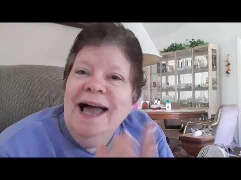 Видео: Выставка изделий из вязаного крючком