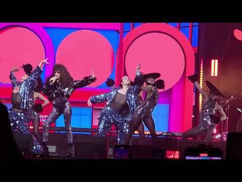 Видео: Zivert в Кишинёве 21.10.2025_3