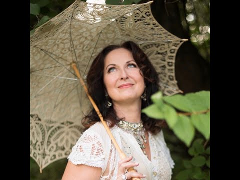 Видео: "Осень прозрачное утро"  Ансамбль "Бархатный сезон"