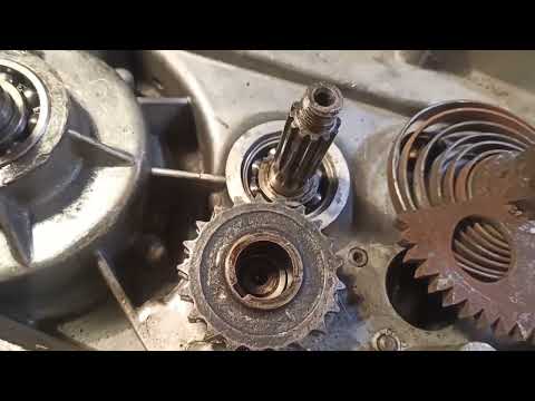 Видео: Гоночный двигатель Иж Юпитер из СССР. часть 2_полная разборка.