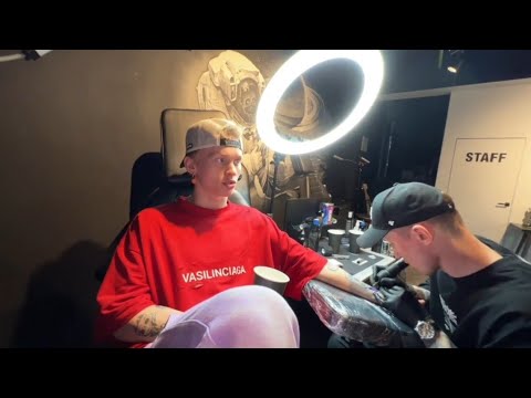 Видео: Даня Милохин / Danya Milokhin - стрим "бьем тату с Аминой", 08.05.2022 г