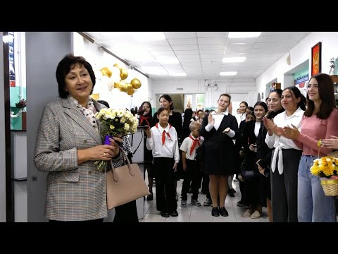 Видео: День самоуправления в Приморской средней школе накануне Дня учителя 4 октября 2024 года