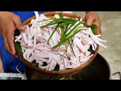 Видео: Тайская еда - хрустящие жареные куриные ножки Бангкок Таиланд