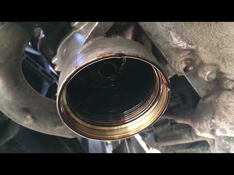 Видео: Мазда 5: замена масла, промывка двигателя, замена свечей