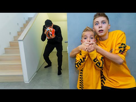 Видео: Одни ДОМА...Кто выиграет в этом БАТЛЕ???Home alone ... Who will win this BATTLE ???