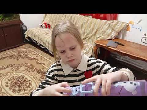 Видео: Игра В Фею И Летающую Тарелку. Ариночка Играет Фею И Летающую Тарелку. Веселая Семейная Игра Дома.