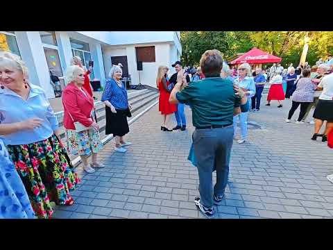 Видео: 21.09.25г... "ОСЕННЕЕ ТАНГО"... 🍂🍂🍂... звучит на Танцполе в Гомельском парке... 