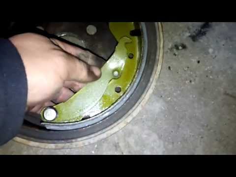 Видео: Замена тормозных колодок и барабанов на опель вектра (дэу ланос)