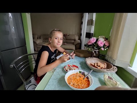 Видео: Купили Пиццу 🍕 Варю вкусный БОРЩ🍲