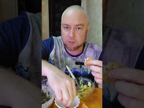 Видео: Жареный москварецкий судак с пюрехой и луком. Ну и грибы в сметанном соусе. Мукбанг, еда. 