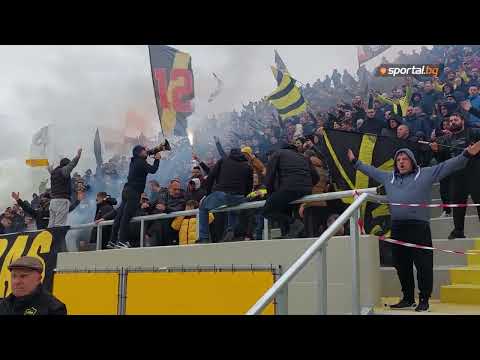 Видео: Феновете на Ботев подкрепиха отбора на "Колежа" преди пловдивското дерби с Локомотив