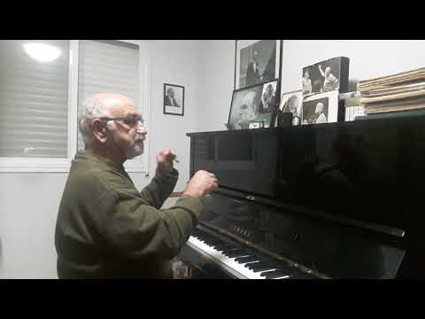 Видео: Roman Krasnovsky. Пародии на песню "В лесу родилась Ёлочка"