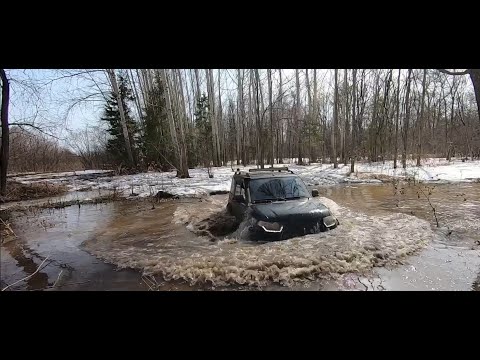 Видео: Первый заплыв УАЗ Патриот V8 3UZ-FE 300 ЛС и УАЗ Хантер на 42 тракторах