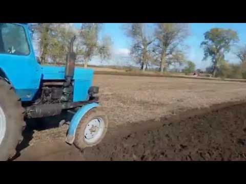 Видео: Вспашка поля. МТЗ-80 с плугом ПЛН-3-35.