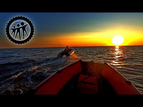 Видео: Ночной абсурд на лодке ПВХ в море. Рыбинка