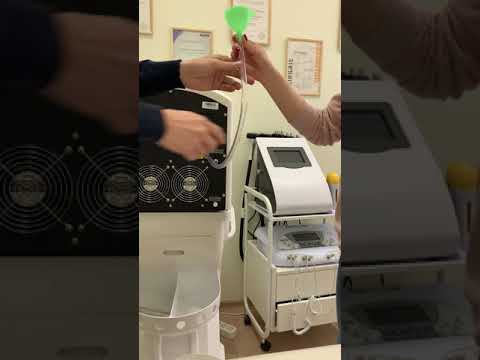 Видео: Как менять дистиллированную воду в диодном лазере FG200B