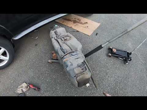 Видео: Как заменить топливный насос — Ford Explorer/Mercury Mountaineer 2002–2010 годов выпуска (ПОЛНОЕ ...