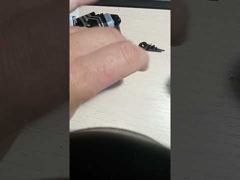 Видео: Как собрать замок крышки багажника Фольксваген поло. volkswagen polo.