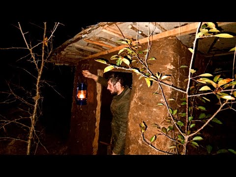 Видео: Хижина хоббита с глины и травы. Весь процесс от начала до конца. №44