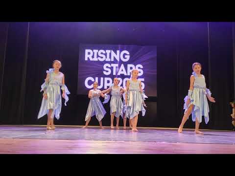 Видео: Танец "Река течет"