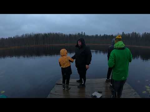 Видео: Осенний поход на лесное озеро 🍁