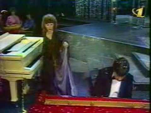 Видео: Алла Пугачева и Раймонд Паулс - Маэстро