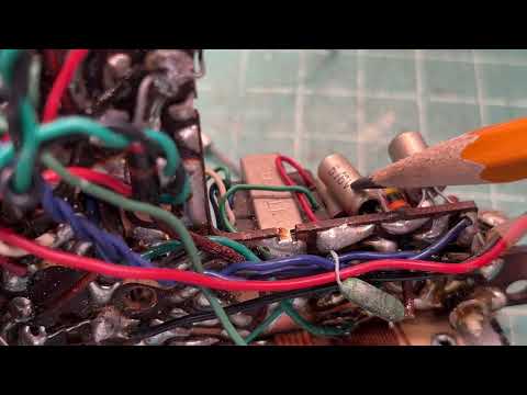 Видео: Устранение неисправностей/ремонт транзисторного радиоприемника | CHANNEL MASTER MODEL 6514 | Обзо...
