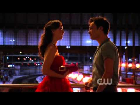 Видео: Чак и Блэр на вокзале