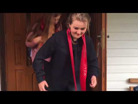 Видео: як 11 класники збирались на останній дзвоник!!