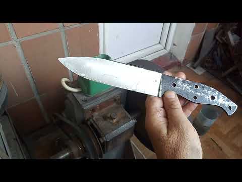 Видео: Изготовление клинка.Правим спуски на резиновом круге с наждачной лентой.Клеим ленту.Часть  4.