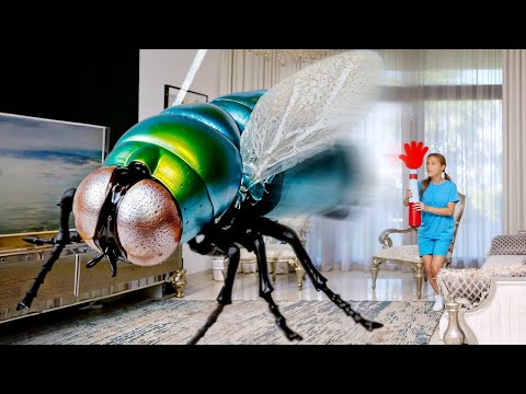 Видео: Волшебные жуки оживают! 🐝🪱 Дети ловят гигантских насекомых дома