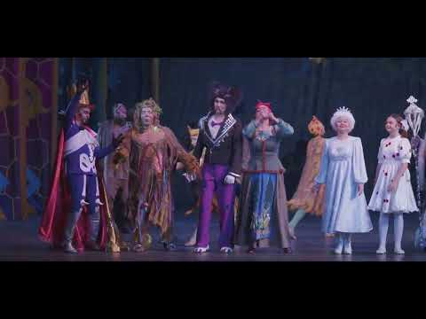 Видео: Новогодние приключения Маши и Вити, аплодисменты!