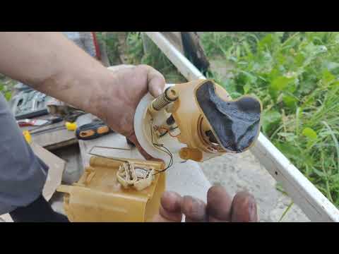 Видео: Бензиновый бак чистим 