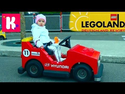 Видео: Катя и Макс катаются в парке аттракционов