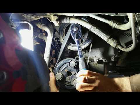 Видео: Установка ремня кондиционера Mazda 3 BK 2.0