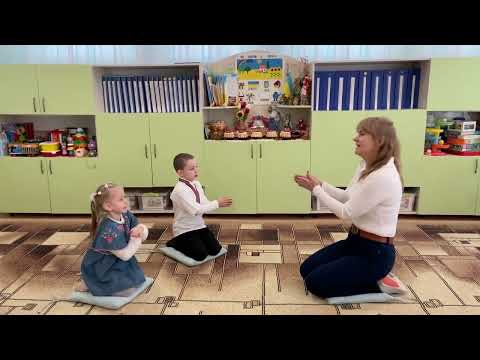 Видео: Я іду стежиною додому