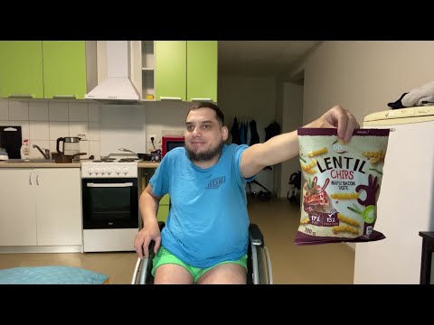 Видео: Пробую чечевичные чипсы со вкусом кленового бекона 🍁🥓 | Mukbang