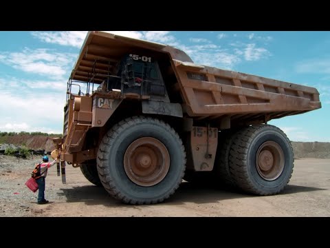 Видео: Грузовики XXL: за рулем бронированных гигантов