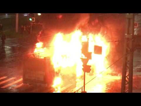 Видео: Площадь Гагарина, сгорел Троллейбус! Полное видео! Петрозаводск
