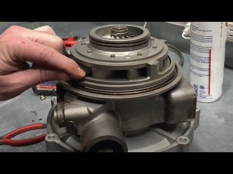 Видео: Исправление застрявших лопастей турбокомпрессора 6.7